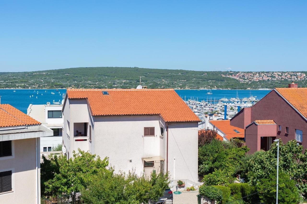 Sea & Wine With Terrace & Scenic Sea View,