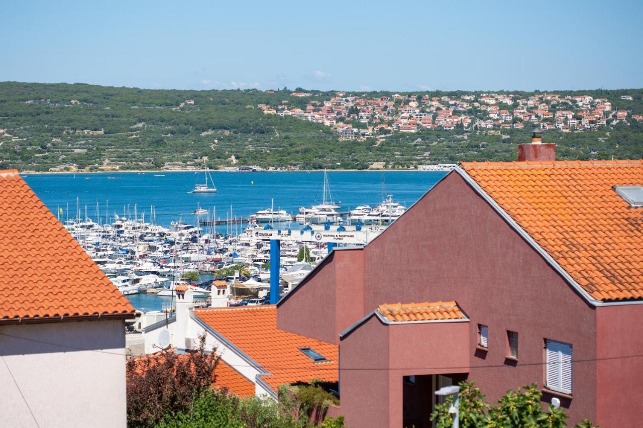 Apartment Sea & Wine With Terrace & Scenic Sea View, *