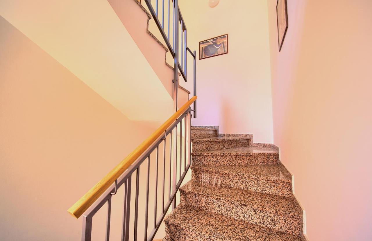 Apartment Sea & Wine With Terrace & Scenic Sea View, Punat
