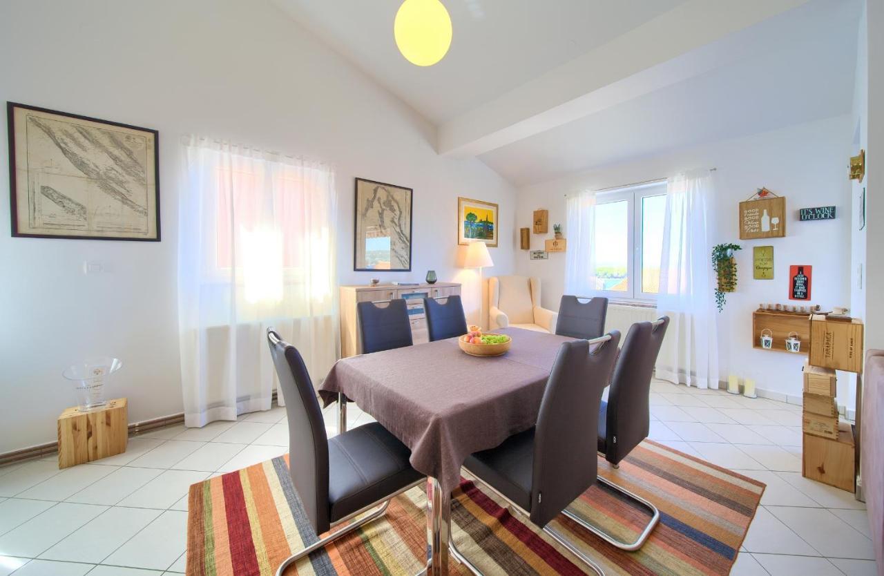 Sea & Wine With Terrace & Scenic Sea View, Punat