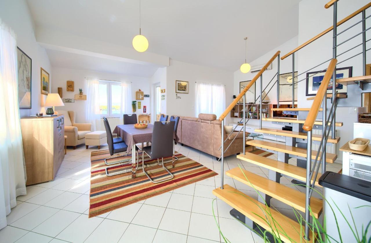 Sea & Wine With Terrace & Scenic Sea View, Punat