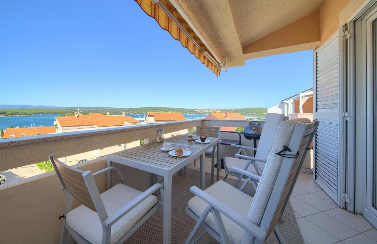 Apartment Sea & Wine With Terrace & Scenic Sea View, *