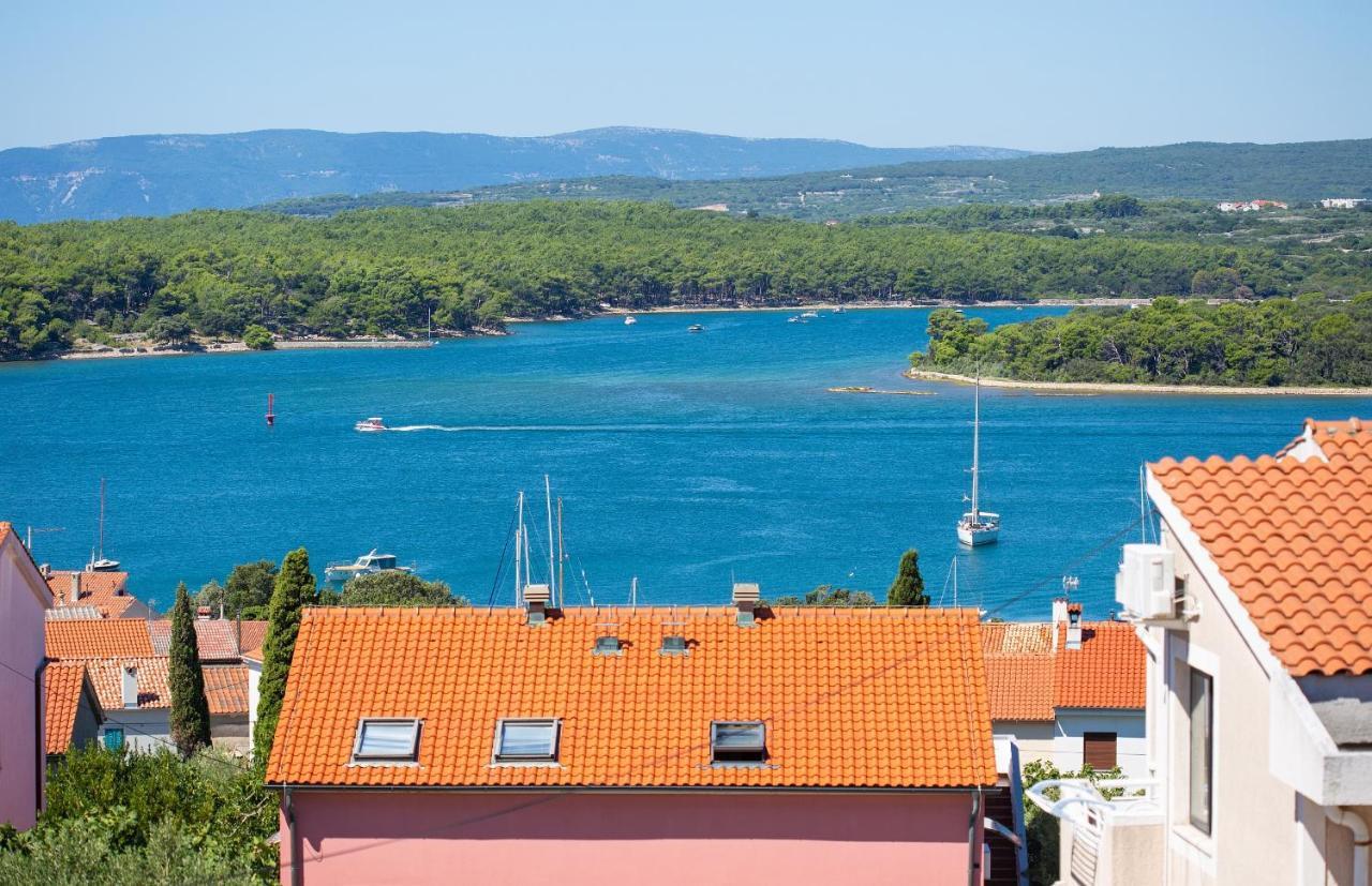 Sea & Wine With Terrace & Scenic Sea View, Punat